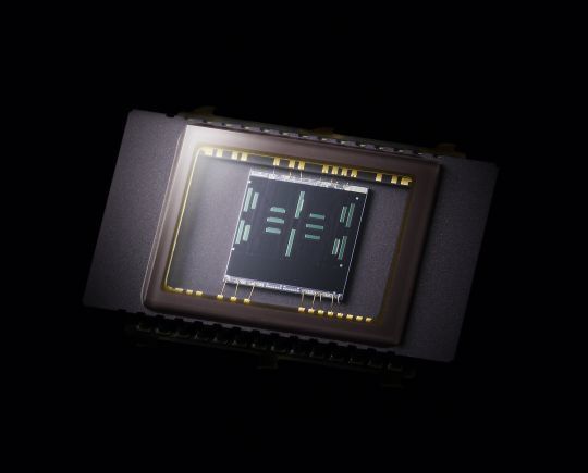 Der Exmor-APS-HD-CMOS-Bildsensor von Sony ermöglicht eine Auflösung von effektiv 16,2 Megapixel sowie eine hohe Lichtempfindlichkeit von ISO 12.800. (Archiv: Vogel Business Media)