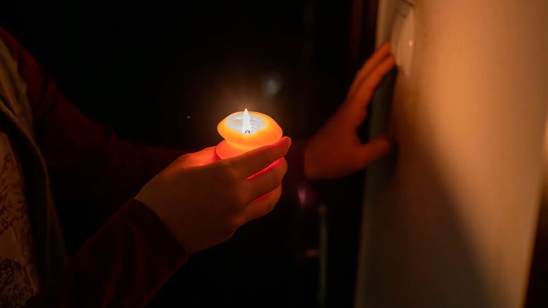 Auf Krisenfälle wie einen flächendeckenden Stromausfall müssen sich Kommunen vorbereiten.(Bild: ©  0635925410 – stock.adobe.com)