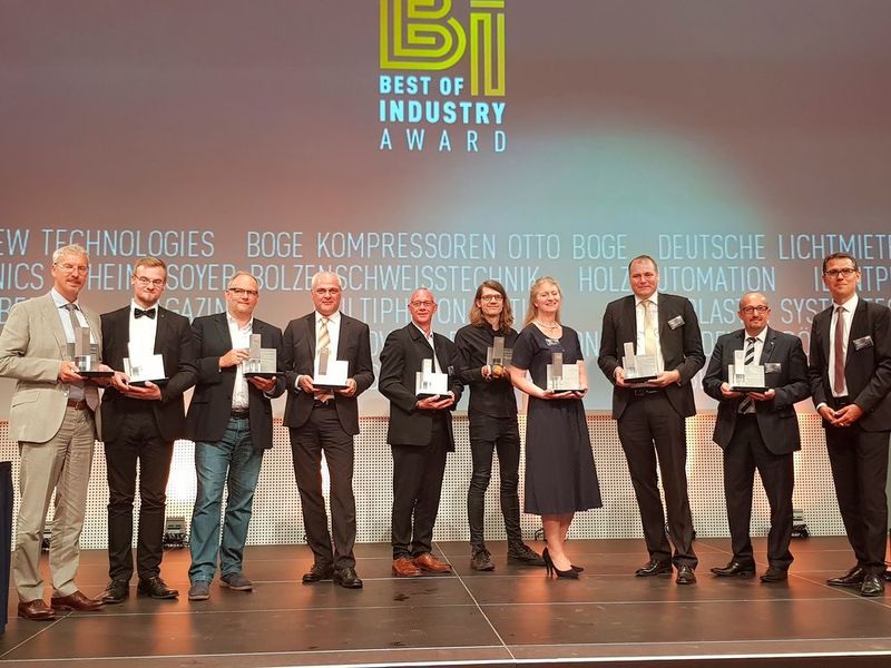 Die stolzen Sieger des Best of Industry Award 2018 auf der Bühne.  (Stefan Bausenwein)