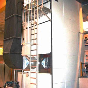 Aufzugsystem kühlt effektiv	 Bei einem Automobilzulieferer wird ein Schwab-Paternostersystem zum Kühlen von circa 400 °C warmen Achsträgern und -schenkeln aus Aludruckguss eingesetzt.