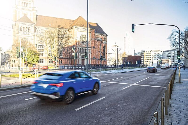 Auch Städte werden in Zukunft nützliche Informationen zur Ampelinfrastruktur erhalten. Die Daten zeigen zum Beispiel, wenn Autos an einer bestimmten Kreuzung ungewöhnlich viele Stopps einlegen oder die durchschnittliche Wartezeit vergleichsweise hoch ist.  (Audi)