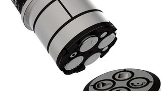 Das neuartige Multitool der Pass Stanztechnik AG vereint vier Stanzwerkzeugen und vier Prägewerkzeuge in Einem. (Pass Stanztechnik)