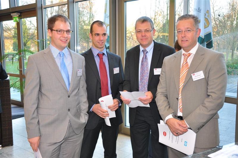 von links: Jan Coppieters, Team Leader M+W Process Automation, Belgien, Bram Van Liefferinge, Project Engineer M+W Process Automation, Belgien, Hartmut Hennecke, Niederlassungsleiter M+W Process Automation, Deutschland, Alain Wullaert, Director M+W Process Automation, Belgien (Archiv: Vogel Business Media)