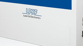 Beim neuen LPKF Contac S4 sorgt eine neue Gestaltung der Anodenplatten mit dem Reverse Pulse Plating für einen Kupferaufbau mit einer Schichttoleranz von ± 2 µm. (Bild: LPKF)