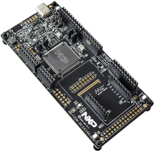 Bild 3:  Das Evaluierungsboard FRDM-MCXA346 basiert auf dem Mikrocontroller MCXA346VLA der Serie MCX A und bietet umfangreiche Funktionen für Steuerungsanwendungen in der Industrie, einschließlich CAN FD. (Bild:  NXP)