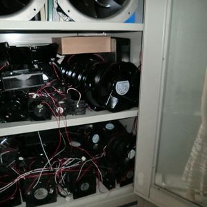 Große Mengen mit gefälschten Ventilatoren unterschiedlicher Modelle wurden entdeckt.