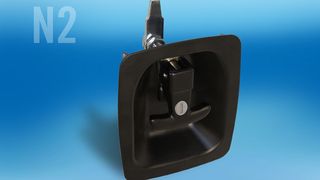 Der Lift-and-Turn-Kompressionsverschluss N2 eignen sich für Umgebungen, in denen Verschlüsse unter Vibrationen und Schockbelastung sicher und zuverlässig arbeiten müssen.  (Bild: Southco)