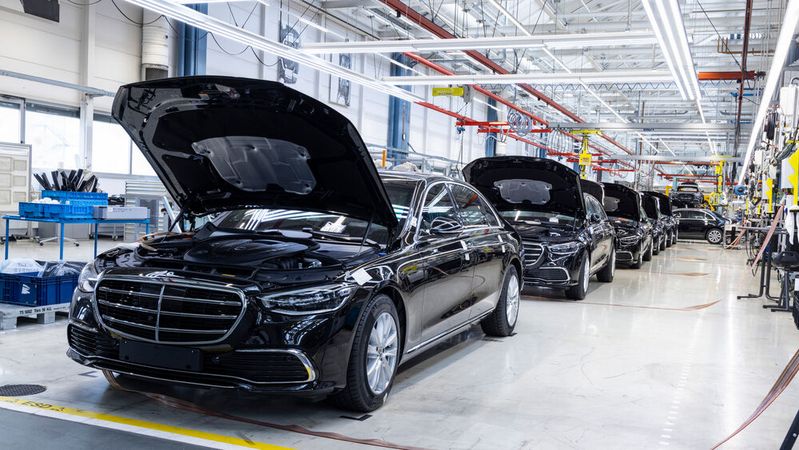 Trotz Absatz-Rückgang im dritten Quartal: Im bisherigen Jahresverlauf liegt Mercedes noch um 2,7 Prozent im Plus.