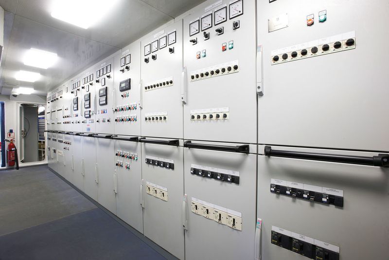 Allgemeine Anforderungen an eine Niederspannungssteuerungs- oder Schaltanlage sind in der international gültigen Norm IEC 61439 definiert.  (Rittal)