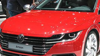 Einer der Hingucker von VW auf dem Genfer Salon 2017 ist der VW Arteon. (Seyerlein / »kfz-betrieb«)