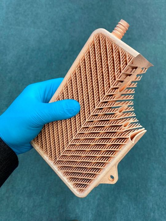 Komplexer Wärmetauscher, hergestellt aus sauerstofffreiem Kupfer auf dem DMP Factory 350 von 3D Systems (1 kW).(Bild:  3D Systems)