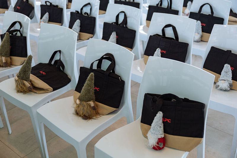 Es ist angerichtet. Jeder Teilnehmer kann sich noch über eine tolle Cooling-Tasche inkl. gekühlter Getränke freuen. (Bild: Schneider Electric)