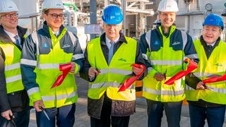 Linde inaugurated one of the world’s largest plants for the production of krypton and xenon with Minister President Dr. Reiner Haseloff (middle) in Leuna, Germany.  (Source: Linde)