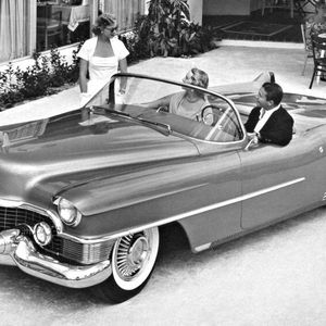 Die „Dagmars“ (in Anlehnung an den Künstlernamen der TV-Schauspielerin Virginia Ruth Egnor) genannten Stoßstangenhörner debütieren 1953 im Modell Le Mans.(Bild:  Cadillac)