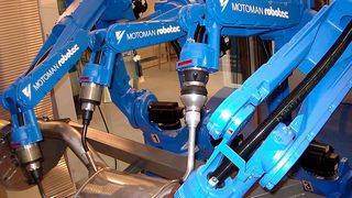 Roboter sind in der Industrie kaum zu ersetzen. Sie schweißen, sortieren, transportieren, schneiden, fräsen und schleifen et cetera. Gerade läuft in Tokio, der Hauptstadt Japans, und gleichzeitig des weltweit größten Roboterherstellers, die Robotermesse iREX. Hier ein paar Trends und Fakten. (Bild: Wikipedia / Yaskawa)