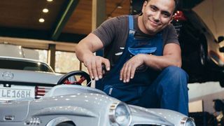 OF-Motorsport-Inhaber Ouijden Othman legt an den unterschiedlichsten Gefährten Hand an. (OF Motorsport)