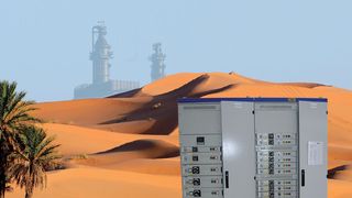 Sicherheit im Wüstensand: Die Schutzart IP55 zum Schutz gegen Staubablagerungen war eine wesentliche Bedingung für das Schaltanlagensystem. (Bild: © Alexmar - Fotolia; Eaton; Kempf/PROCESS; [M]Tscherwitschke)