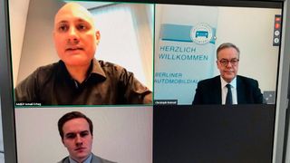 EU-Parlamentarier Ismail Ertug (links oben) versprach, sich für den freien Datenzugang einzusetzen. Die Veranstaltung leiteten Christoph Konrad und Alex Jan Erdmann vom ZDK-Hauptstadtbüro. (Bild: Rosenow/»kfz-betrieb«)