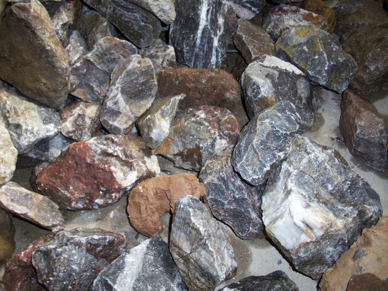 Hier das voneinander zu trennende Material aus dem neuen Steinbruch in Hahnstätten. (Bild: Schaefer Kalk)