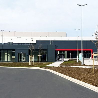 Dietz hat eine 73.000-Quadratmeter-Built-to-suit-Immobilie fristgerecht an Beckhoff Automation übergeben. Logivest vermittelte beim Grundstücksankauf und der Vermietung. (Bild: Dietz)