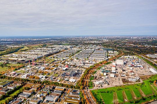 Die Bauma gehört zu den Messen, die allein schon wegen ihrer Größe beeindruckend sind.  Das Interesse ist trotz schwächelnder Konjunktur ungebrochen.  (Bild:  ©  Messe München GmbH)