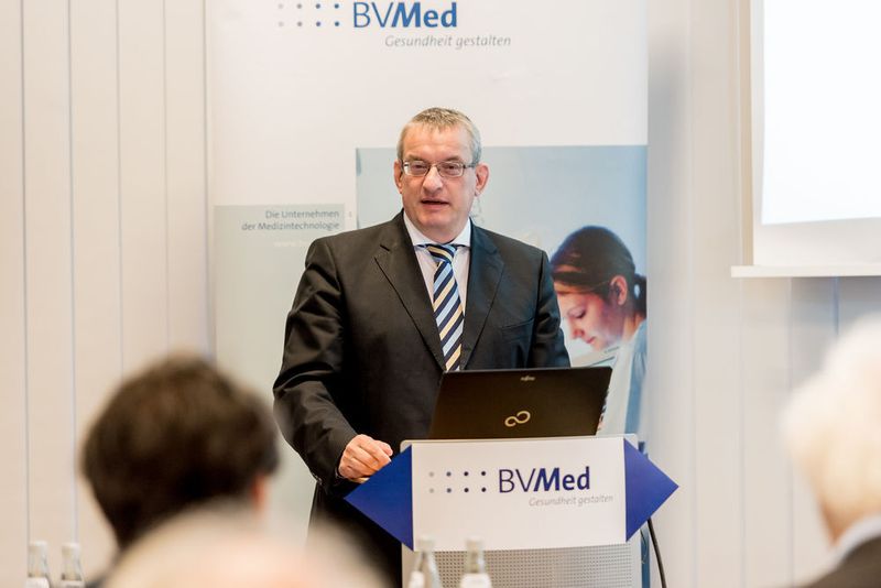 „Wir müssen sehr darauf achten, dass die Unternehmen ihre neuen und weiterentwickelten Technologien in Deutschland noch zeitnah in die Versorgung bringen können. Denn ein starker Heimatmarkt ist Voraussetzung für die Exporterfolge“, Dr. Meinrad Lugan, Vorstandsvorsitzender, BVMed. (Bild: BVMed)