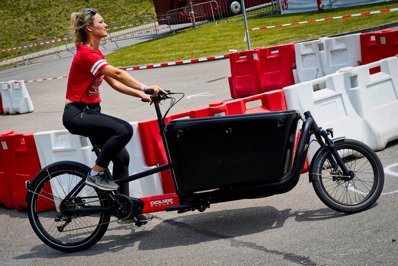 Ein Produkt aus der Lastenrad-Manufaktur von Douze Cycles im französischen Ladoix Serrigny (bei Dijon) kommt mit einer Seilzuglenkung daher. (Messe Friedrichshafen)