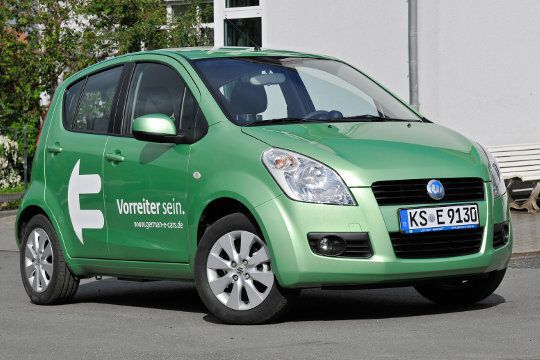 Der Stromos des deutschen Automobilzulieferers Fräger basiert auf dem Suzuki Splash. Das 41.990 Euro teure Fahrzeug soll eine Reichweite von 100 Kilometern und eine Höchstgeschwindigkeit von 120 km/h haben. Den Vertrieb übernimmt die Berliner Lautlos durch Deutschland GmbH. Beim Service für die Fahrzeuge sezt Fräger auf die Suzuki-Partner, die zumindest die Mechanik des Stromos warten können. (Archiv: Vogel Business Media)
