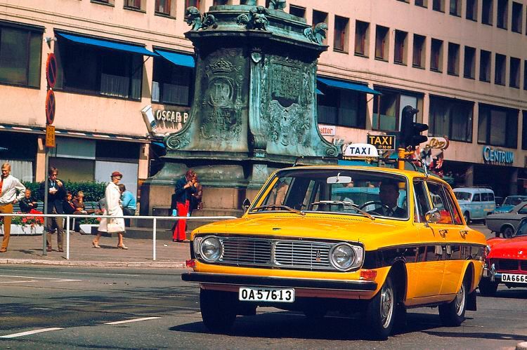  Im August 1966 stellte Volvo den neuen Viertürer 144 vor. Mit ihm begann eine vollkommen neue Modellreihe, die bis 1974 zu den absatzstärksten Modellen von Volvo zählte. 523.808 Stück wurden gebaut. (Bild: Volvo)