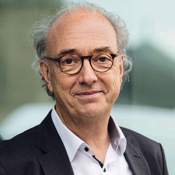 Prof. Dr. Johannes Buchmann ist ein deutscher Informatiker und Mathematiker sowie ehemaliger Professor am Fachbereich Informatik der TU Darmstadt. Er ist einer der Begründer des Forschungsgebietes der Post-Quanten-Kryptographie und entwickelte die IT-Sicherheitsforschung in Deutschland maßgeblich weiter. (Bild: Katrin Binner Fotografie)