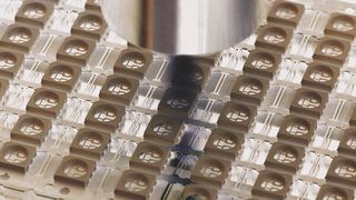 Die Plasmaoberflächenreinigung verbessert jetzt in der LED-Herstellung den Drahtbondingprozess. (Plasmatreat)