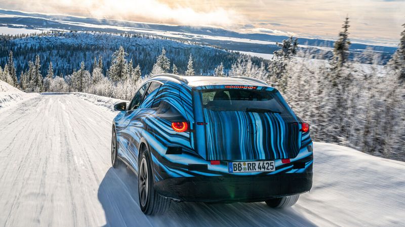 Vom neuen Modul für die Bremsanlage bemerkt man beim Verzögern nichts. (Bild: Mercedes-Benz)