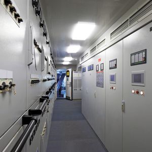 Das Herzstück des Schiffes ist die 7,2 m lange Hauptschalttafel auf Deck 2, mit der sich die gesamte Stromversorgung des Schiffes von einer Stelle aus betreiben lässt.