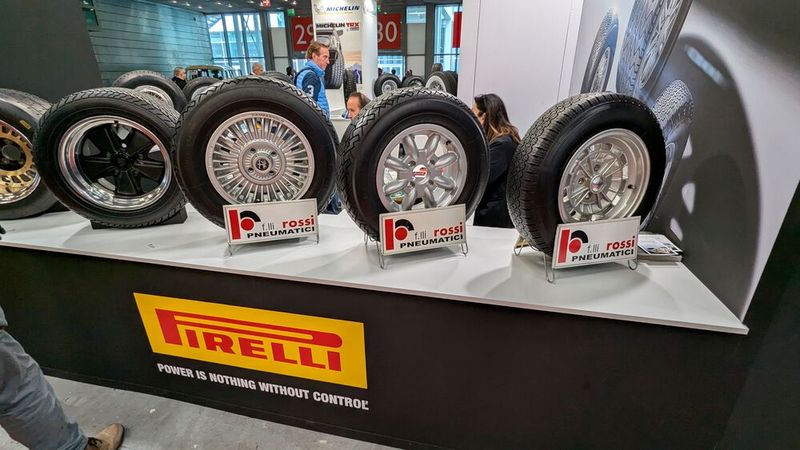 Was wäre eine Oldtimer-Restaurierung ohne authentische Reifen? (Bild: Dominsky)