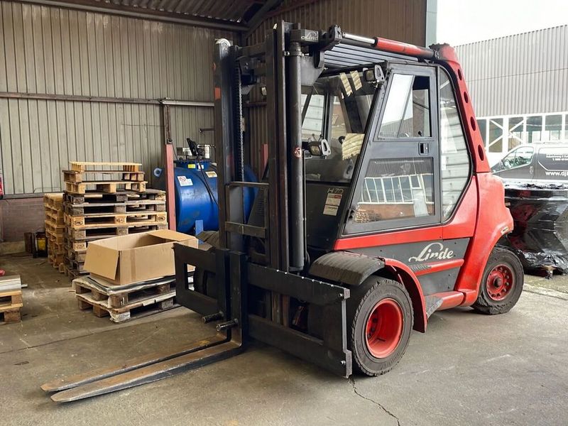 ... und ein Linde-Dieselstapler H70 D-03 wird versteigert. (Bild: Surplex)