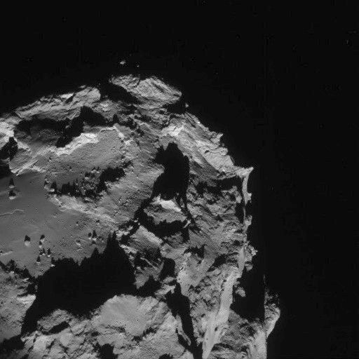 Dieses Bild des Kometen 67P/Churyumov-Gerasimenko wurde am 23. August 2014 von der Navigationskamera an Bord der Raumsonde Rosetta aus etwa 61 km Entfernung zum Kometen aufgenommen. Seit dem 23. August nimmt die NavCam eine Sequenz von vier Bildern auf, die jeweils einen Teil des Kometen zeigen. Diese Bild ist eines dieser vier, die Auflösung beträgt 512 × 512 Pixel. (Bild: ESA)