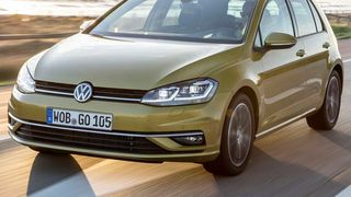 Obwohl der Golf 7 bald schon durch den Golf 8 ersetzt wird, steht er weiter hoch in der Gunst deutscher Autokäufer. (Volkswagen)