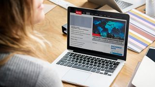 rawpixelcom-freepik-geschaeftsfrau-am-laptop (Quelle: Rawpixel.com - Freepik)