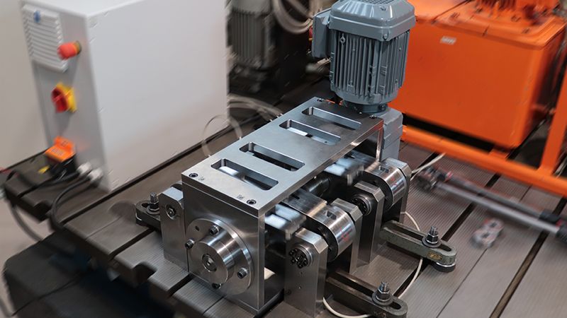 Die Fertigung der SFB-Freiläufe von RINGSPANN unterliegt den unternehmenseigenen, strengen Qualitätsstandards. Das Bild zeigt einen Freilauf-Prüfstand. (Bild:  Ringspann GmbH)