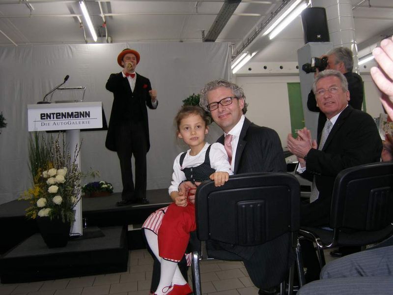 Drei Generationen unter einem Dach (v.li.): Victoria und Peter Schaffer und der „Seniorchef“. (Archiv: Vogel Business Media)