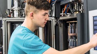 Das Forschungsprojekt zielt darauf ab, den Werkzeugeinsatz in der Zerspanung KI-basiert so zu verbessern, dass die Produktionskosten eines Bauteils sinken. (Bild: Müller Präzisionswerkzeuge GmbH)