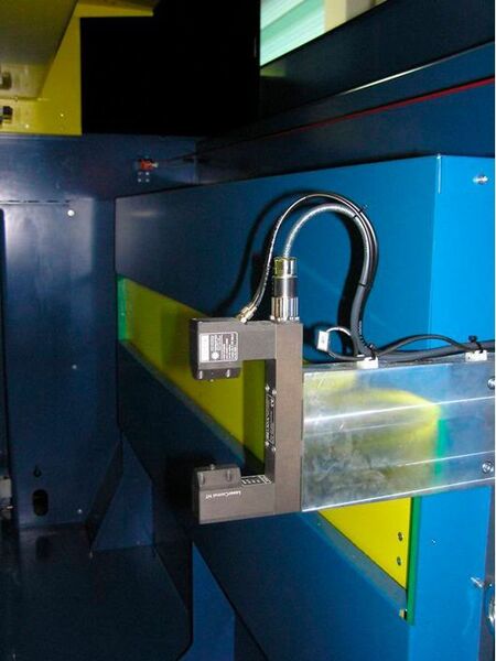 In der dritten Gess-Maschinengeneration implementierter Lasersensor, der die Schnittrichtung der Ultraschallklingen automatisch erfasst und dabei auch die Werkzeugdimensionen misst. (Geiss AG)