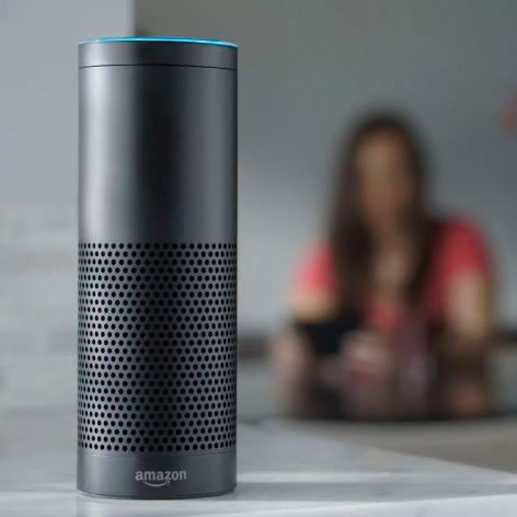 Amazon Echo: sprachgesteuerter Lautsprecher mit Freisprechanlage (Bild: Amazon)