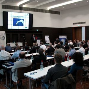Das 5. Marburger Roboterforum stand in diesem Jahr unter dem Motto „Erfolg durch messbare Qualität“. In insgesamt 13 Vorträgen wurden neue Lösungen und Anwendungen der Messrobotic vorgestellt.