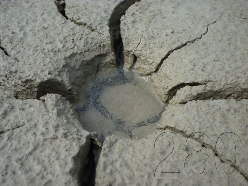 Dollar ist eine Tonne Klärschlamm theoretisch wert. Im Durchschnitt sind darin 16,7 g Silber, 0,3 g Gold sowie kleine Mengen Platin, Zink und Kupfer gelöst. Das haben Forscher der Arizona State University herausgefunden. Sie glauben, es lohnt sich, die Edelmetalle aus dem Schlamm zu filtern.  (Bild: Pixabay unter CC0 Public Domain)