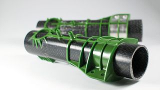 Vorstudien zum Funktionalisieren von FKV-Hohlprofilen im Spritzgießprozess. (Bild: ILK)