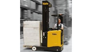 Yale will mit dem Schubmaststapler MR den Markt aufrollen und setzt dabei auch auf neue Technik, geringere Mietkosten und die Begeisterung der Händler. (Bild:Yale)