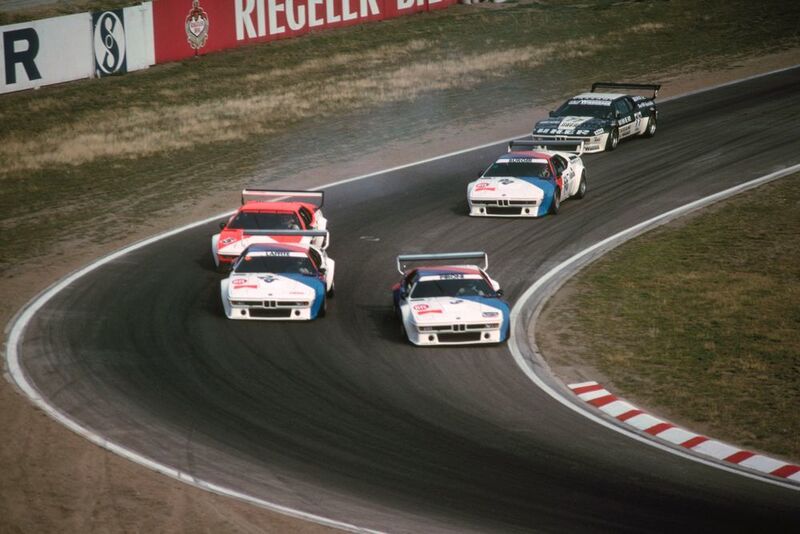 1979 auf der Rennstrecke am Hockenheimring: Im BMW M1 Procar sitzen (von vorne nach hinten) Didier Pironi, Jacques Laffite, Niki Lauda, Hans-Georg Bürger und Hans-Joachim Stuck. (Foto: BMW)