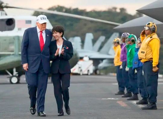 Wenn es nach dem Willen von Japans neuer Regierungschefin Sanae Takaichi (rechts) geht, dann wird man zusammen mit dem großen Bruder USA in ein goldenes Zeitalter eintreten. Gemeint ist nichts weniger als die Stärkung der bestehenden Sicherheitsallianz ...(Bild:  Reuters)