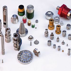 Das Produktportfolio der Fluid-Control- Experten umfasst Stopfen, Blenden, Ventile und Pumpen in Miniaturbauweise.(Bild:  The Lee Company)
